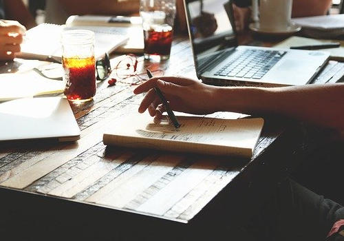 杰出人才移民美國，選EB-1A還是NIW？